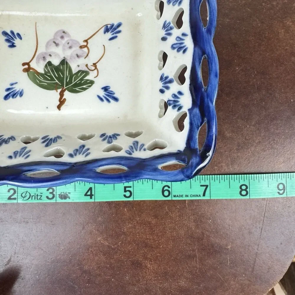 Unmarked ceramic catch